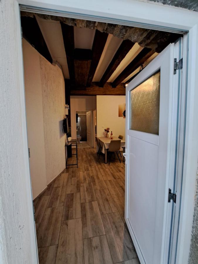 Zrinka * Jesenice (Split-Dalmatia)